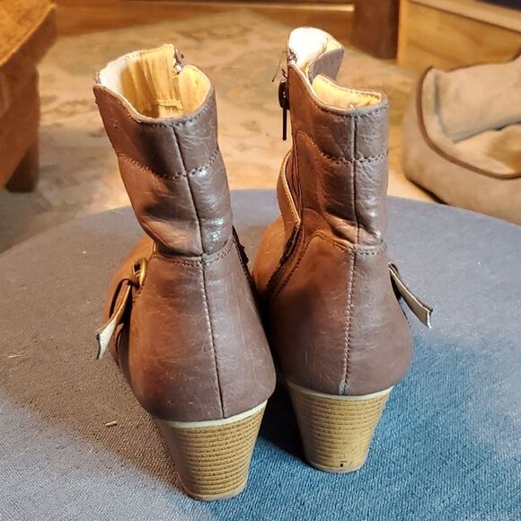 Brown Wrap Strap Ankle Booties US 9M Medium Zip Up Rina Boots Excellent - Picture 3 of 9